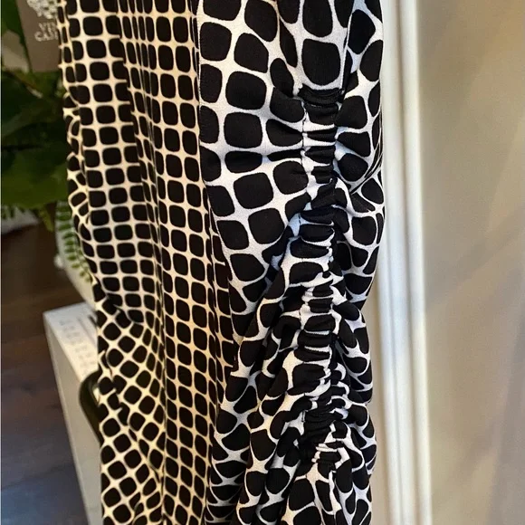 🌸HP🎉NWT👚VINCE CAMUTO Cap-Sleeve BLACK 🖤& WHITE 🤍Blouse - Picture 8 of 16